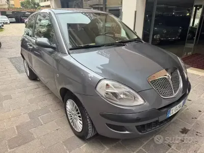 Usata Lancia Ypsilon 69 CV (50 kW) 2003 Grigio Utilitaria