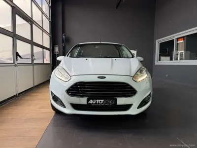 Usata Ford Fiesta Titanium 75 CV (55 kW) 2017 Bianco Utilitaria