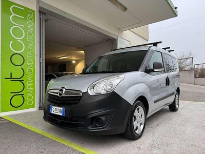 Usata Opel Combo 105 CV (77 kW) 2017 Argento Furgone