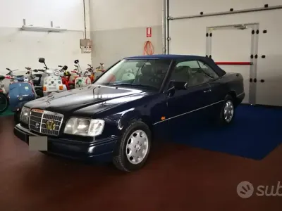 Usata Mercedes 200 136 CV (100 kW) 1995 Blu Cabrio