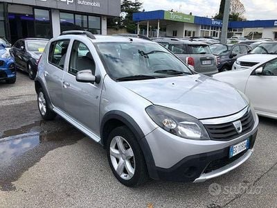 Usata Dacia Sandero Stepway 90 CV (66 kW) 2012 Grigio Berlina