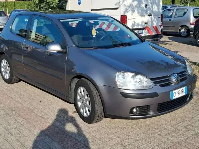 Usata VW Golf IV Comfortline 102 CV (75 kW) 2006 Argento Berlina