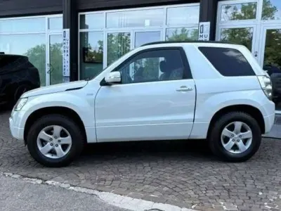 Usata Suzuki Grand Vitara 129 CV (94 kW) 2011 Bianco SUV
