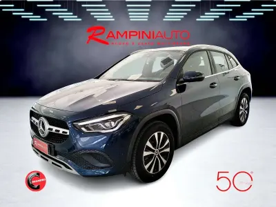 Usata Mercedes GLA180 116 CV (85 kW) 2021 Blu/azzurro SUV