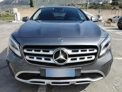 Usata Mercedes GLA200 136 CV (100 kW) 2017 Grigio SUV