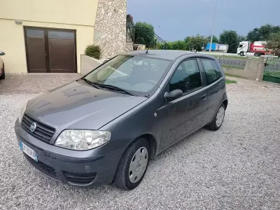 Usata Fiat Punto 60 CV (44 kW) 2004 Grigio Utilitaria