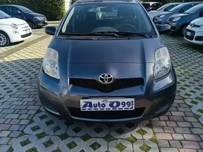 Begagnad Toyota Yaris 90 HK (66 kW) 2009 Grå Sedan