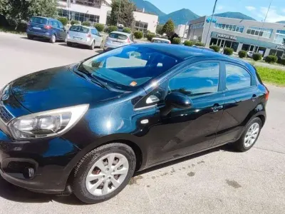 Usata Kia Rio 75 CV (55 kW) 2014 Nero Berlina