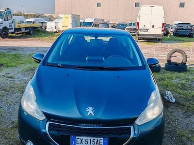 Grigio Usata 2014 Peugeot 208 Utilitaria | 6000 € (Buon prezzo)