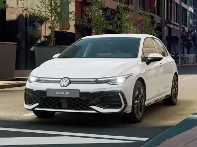 Nouvelle VW Golf VIII R-line Plus 150 ch (110 kW) 2026 Blanc Berline