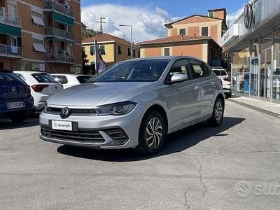 Usata VW Polo Life 80 CV (58 kW) 2023 Grigio Berlina