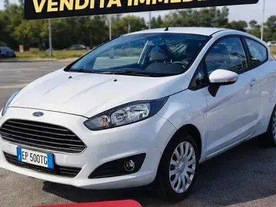 Usata Ford Fiesta 53 CV (38 kW) 2014 Bianco Utilitaria