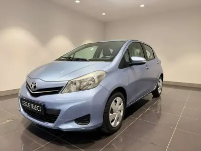Usata Toyota Yaris 69 CV (50 kW) 2013 Azzurro Utilitaria