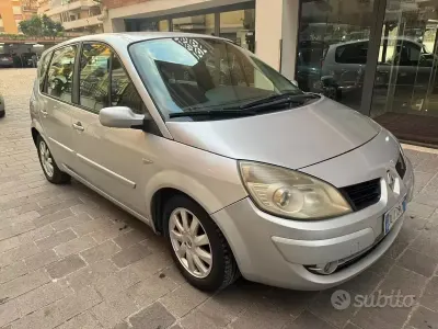 Usata Renault Scénic 131 CV (96 kW) 2008 Grigio Monovolume