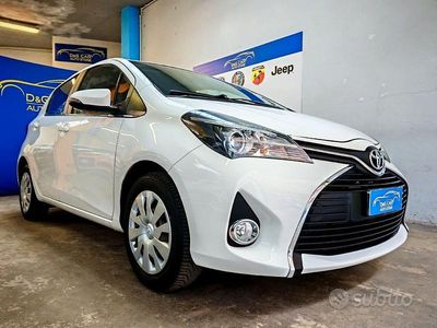 Usata Toyota Yaris Active 69 CV (50 kW) 2015 Bianco Utilitaria