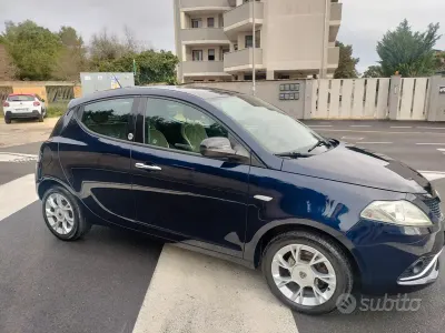 Usata Lancia Ypsilon Platinum 69 CV (50 kW) 2016 Blu Utilitaria