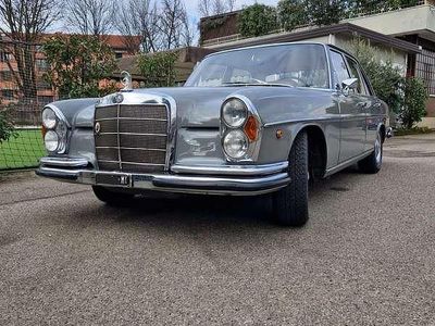Usata Mercedes 250 131 CV (96 kW) 1966 Grigio Berlina