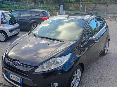 Usata Ford Fiesta 70 CV (51 kW) 2012 Nero Berlina