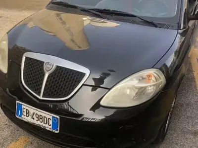 Usata Lancia Ypsilon 60 CV (44 kW) 2010 Nero Utilitaria