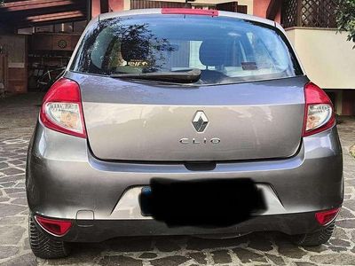 Usata Renault Clio II Dynamique 75 CV (55 kW) 2011 Berlina