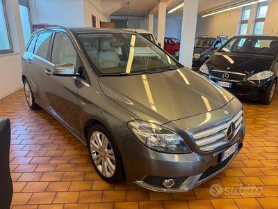 Usata Mercedes B180 Executive 109 CV (80 kW) 2012 Grigio Monovolume
