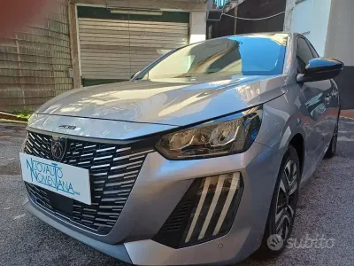 Usata Peugeot 208 Allure 101 CV (74 kW) 2025 Grigio Utilitaria