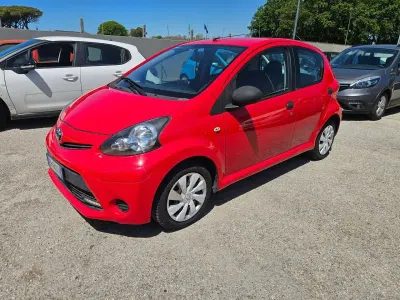 Usata Toyota Aygo Connect Style 68 CV (50 kW) 2013 Rosso Utilitaria