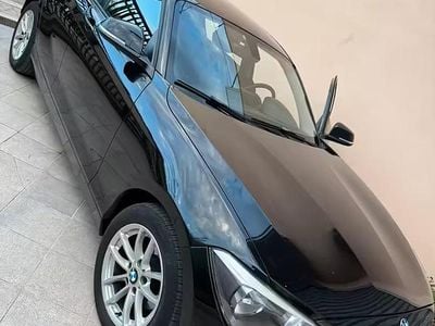 Begagnad BMW 118 2013 Svart Halvkombi