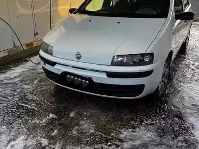 Usata Fiat Punto 80 CV (58 kW) 2002 Bianco Utilitaria