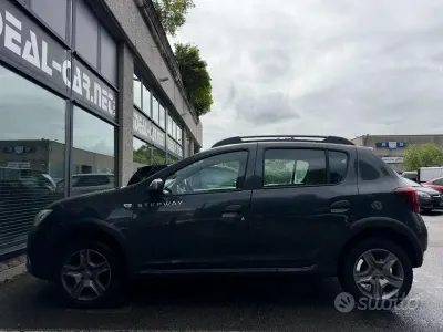 Gebraucht Dacia Sandero Stepway 90 PS (66 kW) 2019 Grau Limousine