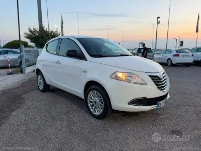 Usata Lancia Ypsilon Gold 85 CV (62 kW) 2014 Bianco Utilitaria