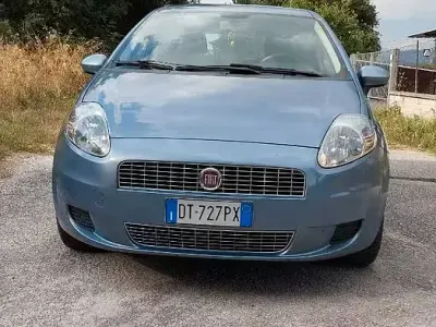 Usata Fiat Grande Punto 65 CV (47 kW) 2009 Bluazzurro Utilitaria