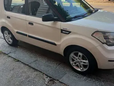 Usata Kia Soul 126 CV (92 kW) 2010 Beige SUV