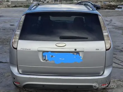 Usata Ford Focus Titanium 100 CV (73 kW) 2010 Grigio Station wagon