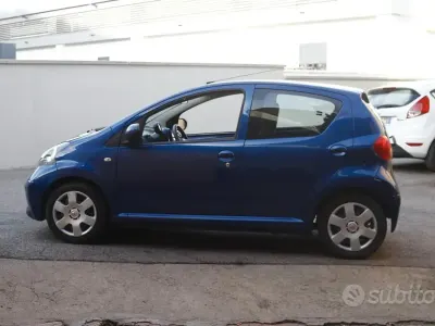 Usata Toyota Aygo 68 CV (50 kW) 2007 Blu Utilitaria