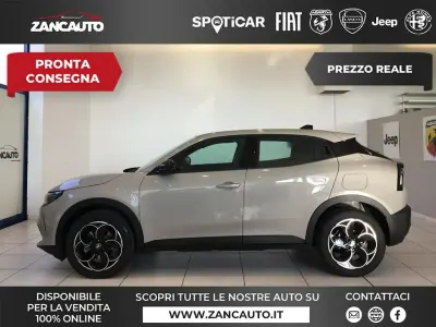 Usata Alfa Romeo Junior 114 kW (156 CV) 2025 Beige SUV