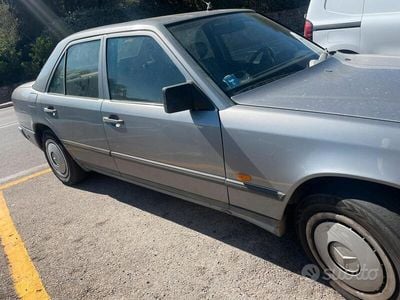 Usata Mercedes E300 1987 Grigio Berlina