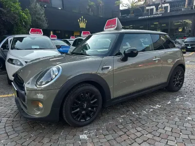 Usata Mini ONE 75 CV (55 kW) 2019 Emerald grey Utilitaria