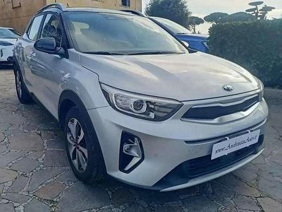 Usata Kia Stonic Style 82 CV (60 kW) 2021 Argento SUV