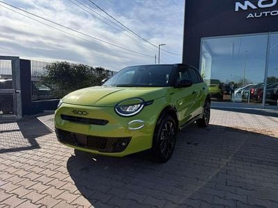 Nuova Fiat 600 Sport 136 CV (100 kW) 2026 Verde acido con tetto nero SUV