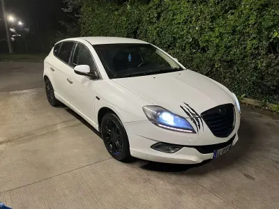 Usata Lancia Delta Gold 105 CV (77 kW) 2013 Utilitaria