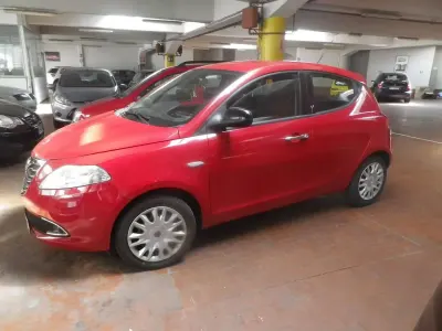 Usata Lancia Ypsilon Gold 69 CV (50 kW) 2011 Rosso Utilitaria