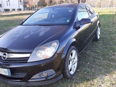 Usata Opel Astra GTC 101 CV (74 kW) 2008 Nero Coupé