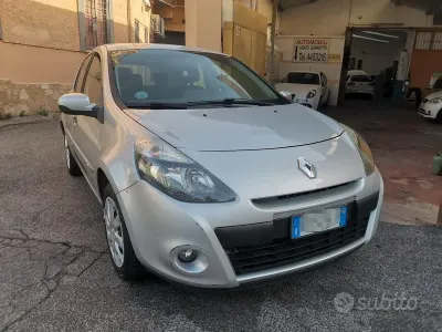 Usata Renault Clio II Dynamique 103 CV (75 kW) 2011 Grigio Berlina