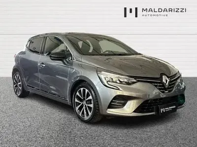 Usata Renault Clio V Techno 101 CV (74 kW) 2023 Grigio Utilitaria