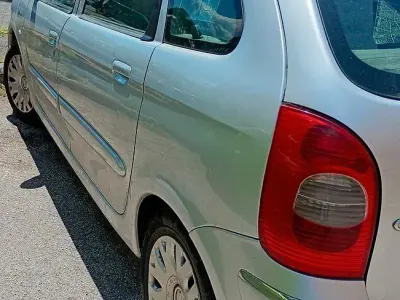 Usata Citroën Xsara Picasso 110 CV (80 kW) 2004 Grigio Monovolume