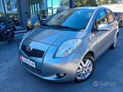Usata Toyota Yaris Luna 87 CV (63 kW) 2006 Grigio Berlina