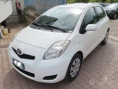 Usata Toyota Yaris Sol 69 CV (50 kW) 2009 Bianco Utilitaria
