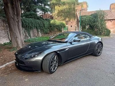 Usata Aston Martin DB11 510 CV (375 kW) 2021 Grigio Cabrio