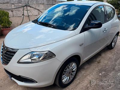 Usata Lancia Ypsilon 69 CV (50 kW) 2013 Bianco Utilitaria